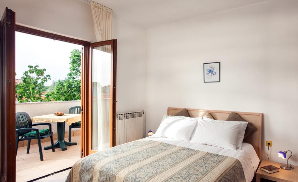 B&B Moderno 法扎纳 客房 照片